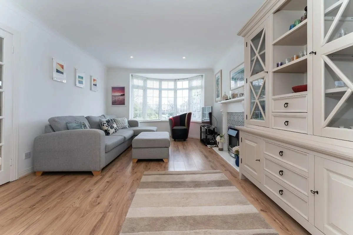 Quiet Mews House With Parking And Garden Close To Centre And Beach Brighton Holiday home