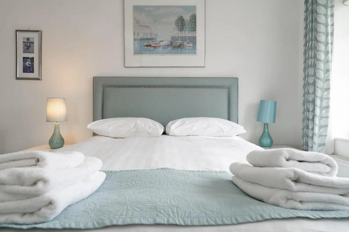 Holiday home Quiet Mews House With Parking And Garden Close To Centre And Beach Brighton United Kingdom