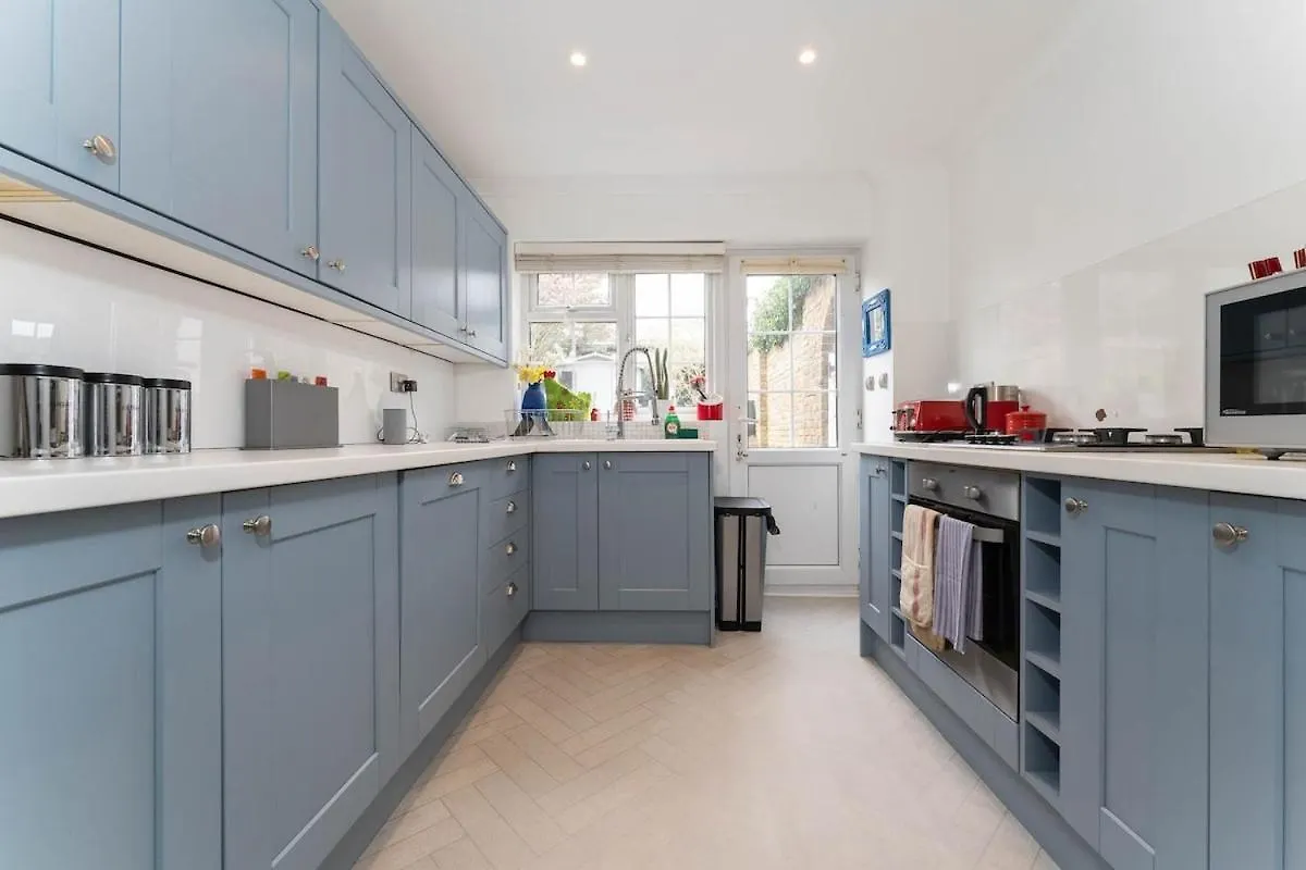Quiet Mews House With Parking And Garden Close To Centre And Beach Brighton Nyaraló